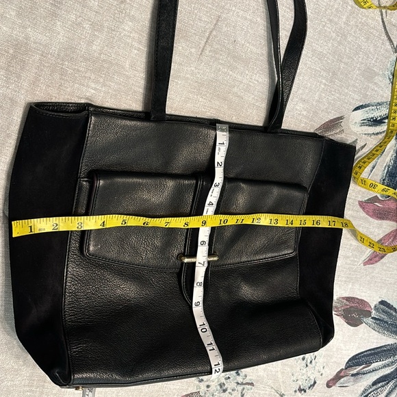 Kate spade ♠️ tote 👜 bag has on left handed a little bit ripped - Picture 11 of 17
